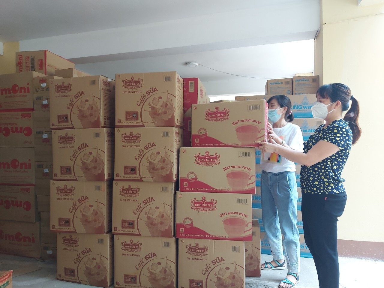 TNI King Coffee trao tặng cà phê, nước suối, máy thở cho y bác sĩ cứu chữa bệnh nhânCovid-19 tỉnh Bắc Giang