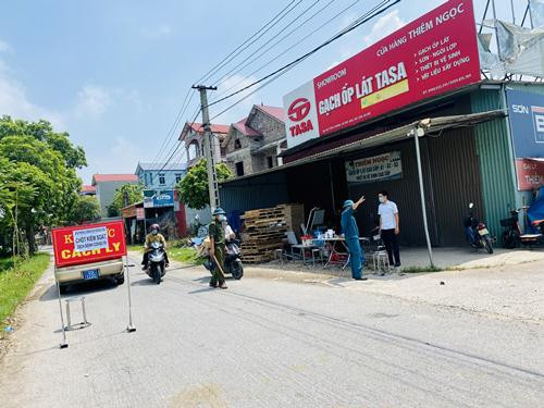Đ/C Hồ Việt Hùng,  PCT UBND huyện Sóc Sơn kiểm tra công tác phòng chống Dịch tại các xã