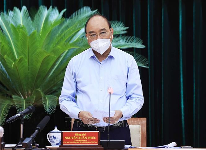 Chủ tịch nước Nguyễn Xuân Phúc: Giãn cách phải gắn chặt với việc chăm lo đời sống cho người dân