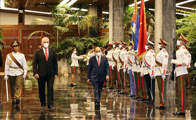 Chủ tịch Cuba Miguel Díaz-Canel chủ trì Lễ đón Chủ tịch nước Nguyễn Xuân Phúc thăm chính thức Cuba
