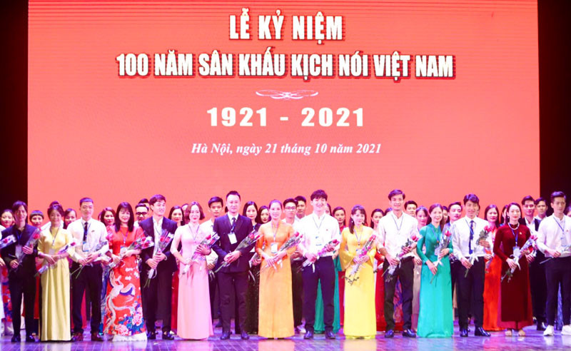 Sân khấu kịch nói Việt Nam: Chuyên nghiệp để tạo đột phá