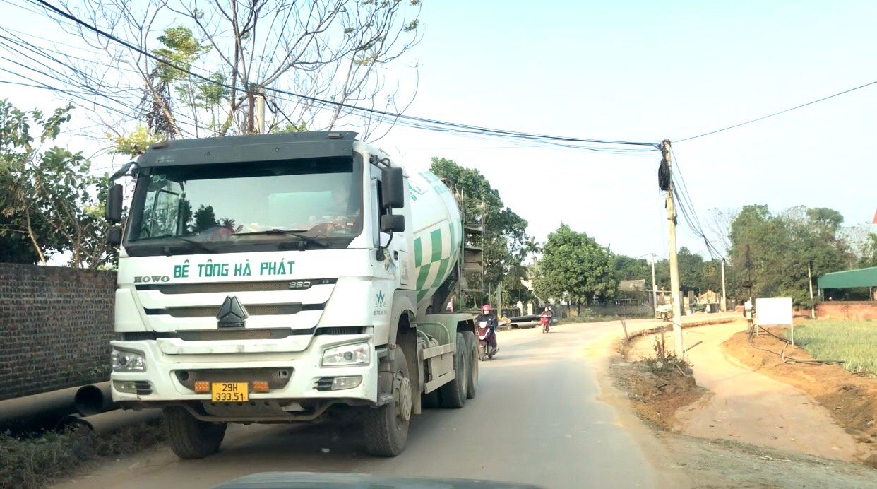 Trước lệnh cưỡng chế phá dỡ, trạm trộn bê tông Hà Phát vẫn ngang nhiên hoạt động thách thức pháp luật