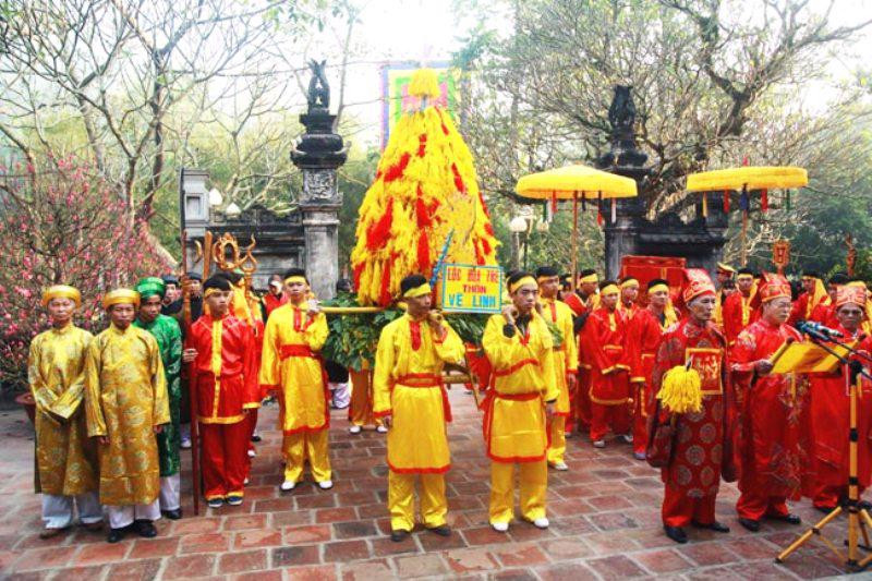 Lễ hội Gióng tại Khu di tích Quốc gia đặc biệt đền Sóc (huyện Sóc Sơn) là một trong những lễ hội đầu năm lớn nhất của TP Hà Nội.