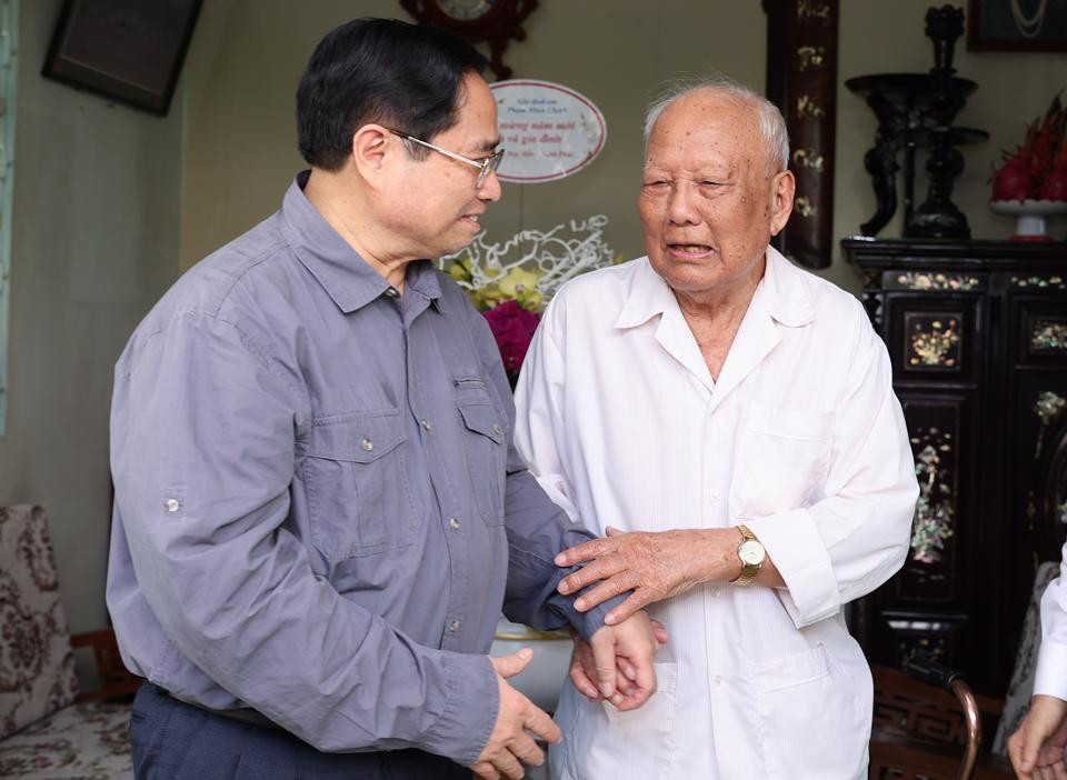 Thủ tướng thăm, chúc Tết đồng chí Lê Phước Thọ, nguyên Uỷ viên Bộ Chính trị, nguyên Trưởng Ban Tổ chức Trung ương