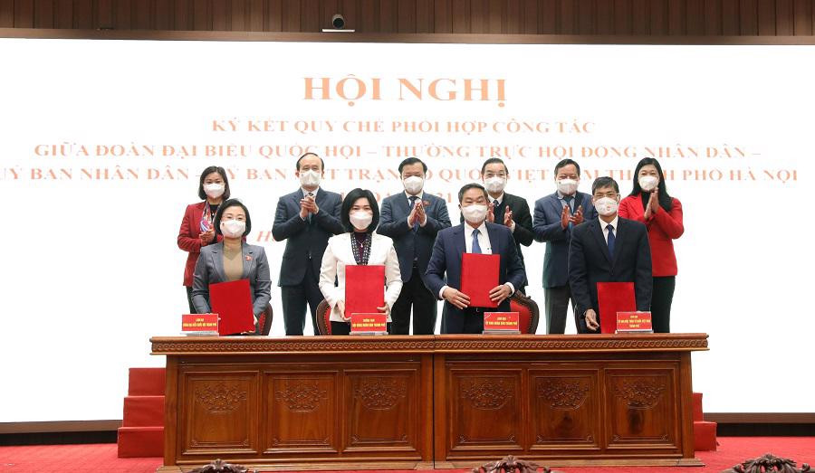 Lễ ký kết Quy chế phối hợp công tác giữa Đoàn ĐB Quốc hội - Thường trực HĐND - UBND - UB MTTQ Việt Nam TP Hà Nội giai đoạn 2021-2026
