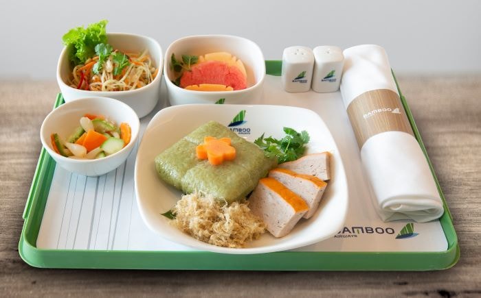 Bamboo Airways lì xì may mắn hành khách ‘xông’ chuyến bay đầu năm