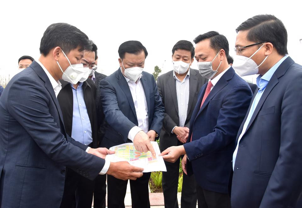Bí thư Thành ủy Đinh Tiến Dũng và lãnh đạo TP kiểm tra tình hình thực hiện Dự án nhà ở xã hội CT-08 thuộc tạikhu đô thị mới Thanh Lâm – Đại Thịnh (huyện Mê Linh).