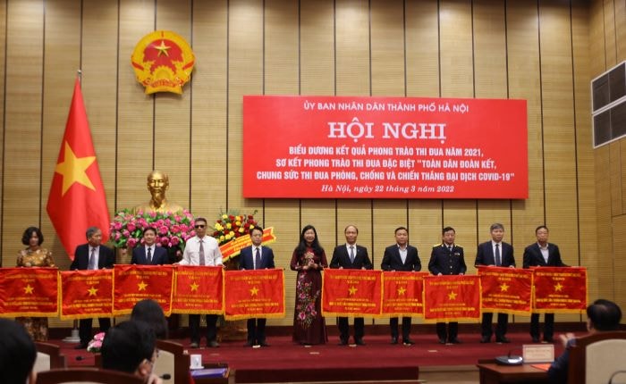 Hà Nội: biểu đương kết quả phong trào thi đua năm 2021, sơ kết phong trào thi đua đặc biệt “Toàn dân đoàn kết, chung sức thi đua phòng, chống và chiến thắng đại dịch Covid-19”