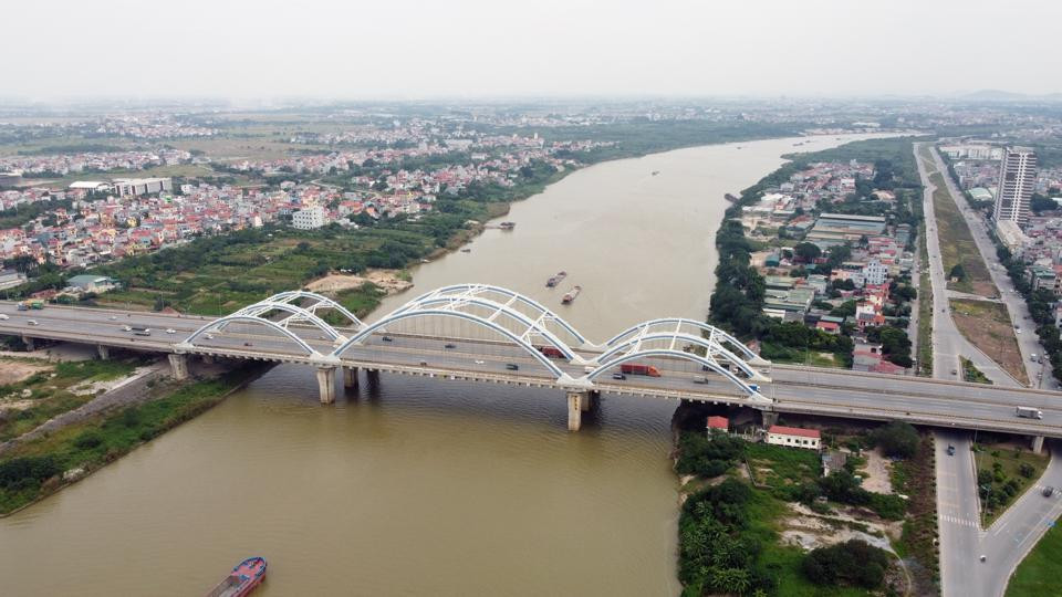 Phân khu đô thị sông Đuống đoạn qua cầu Đông Trù. (Ảnh:Hạ Vũ)