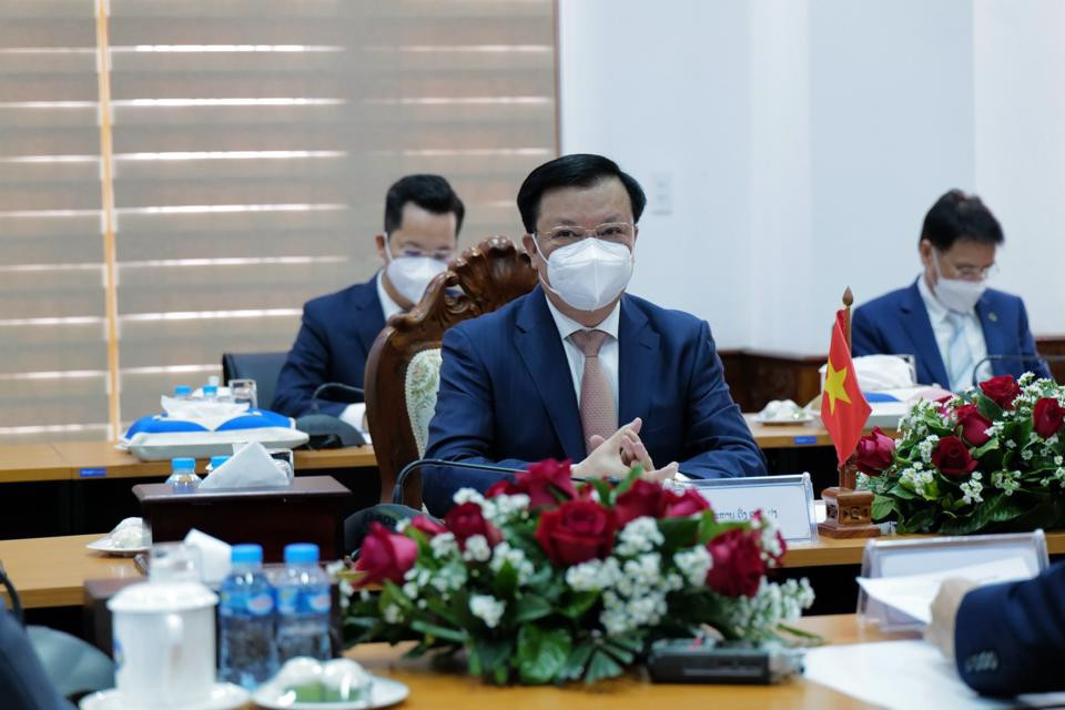 Bí thư Thành ủy Hà Nội Đinh Tiến Dũng phát biểu tại cuộc hội đàm.
