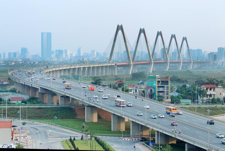 Hạ tầng đô thị Hà Nội ngày càng phát triển hiện đại. Ảnh: Công Hùng 