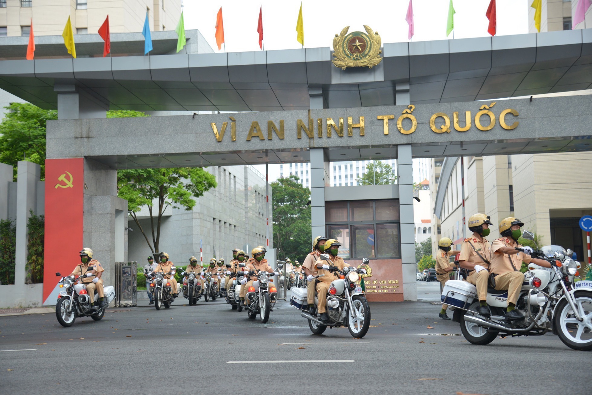 Ra quân bảo đảm an toàn giao thông dịp nghỉ lễ 30-4 và 1-5