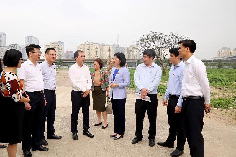 Đoàn giám sát của HĐND TP Hà Nội tiến hành khảo sát thực tế dự án Khách sạn Hoa Sen, phường Mễ Trì, quận Nam Từ Liêm (thời điểm tháng 4/2021)