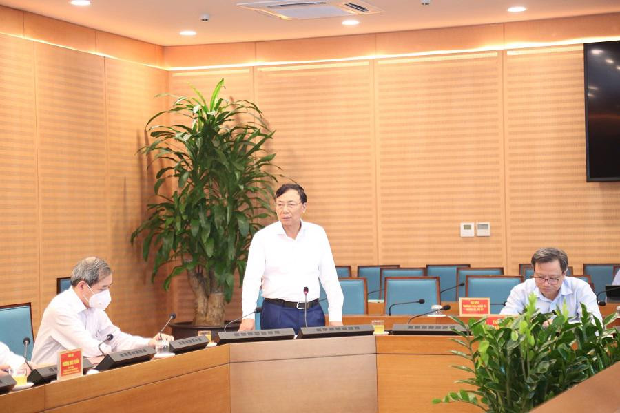 Bí thư Quận ủy Hai Bà Trưng Nguyễn Văn Nam nêu ý kiến thảo luận