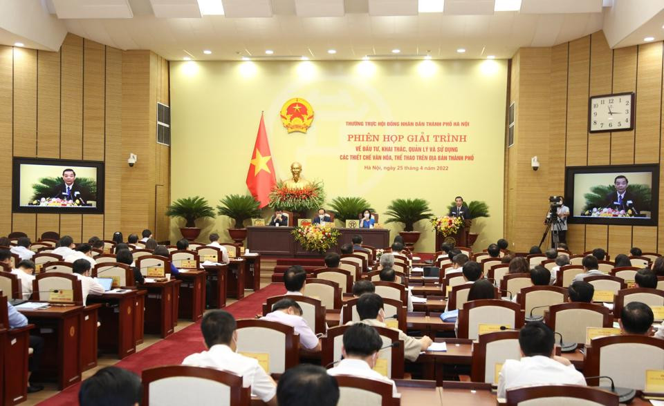 Quang cảnh phiên giải trình