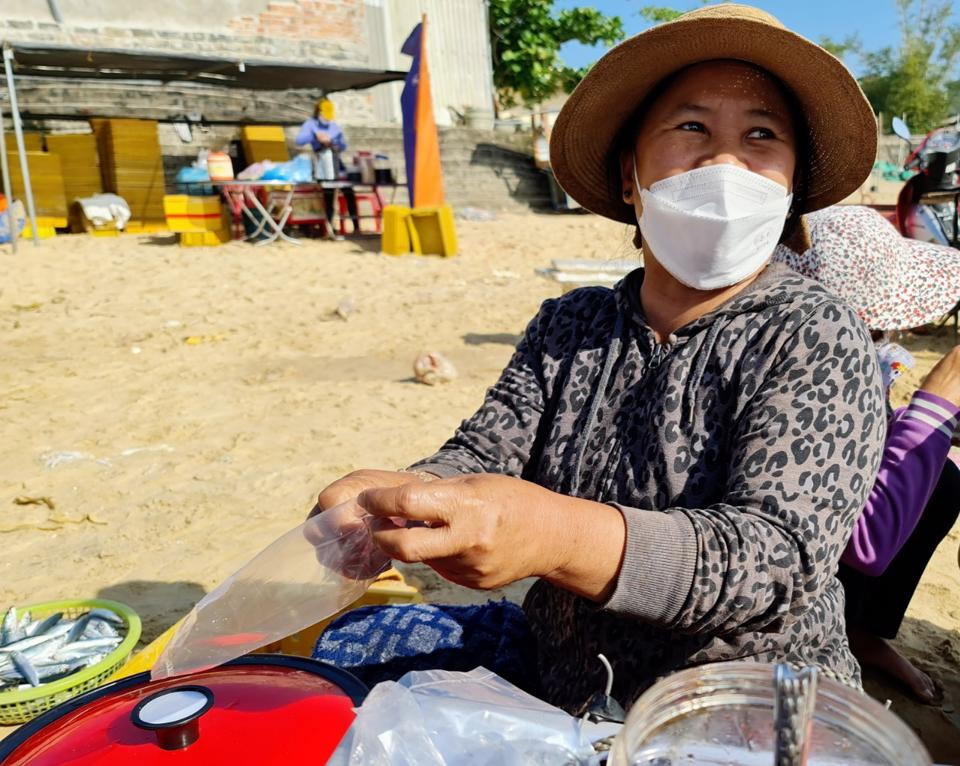 Bà Nguyễn Thị Ngọ có hơn 20 năm bán đậu hũ mưu sinh.