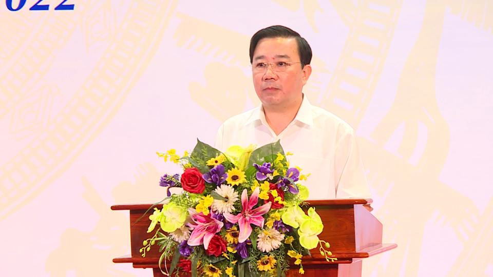 Phó Chủ tịch UBND TP Hà Nội Chử Xuân Dũng phát biểu tại lễ ra quân.