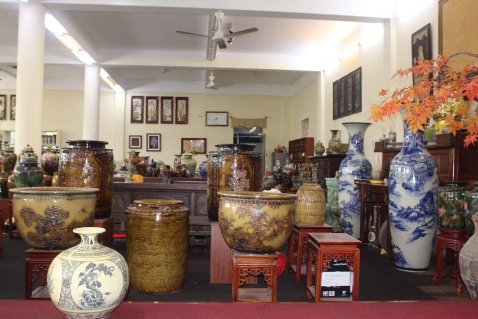 Không chỉ có các sản phẩm quà tặng, xã Bát Tràng còn có nhiều không gian gốm với những sản phẩm tinh xảo phục vụ du khách đến tham quan, trải nghiệm