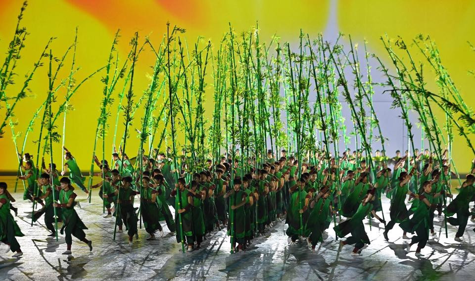 Thông qua hình ảnh hàng trăm cây tre, đại cảnh chuyền tải thông điệp sức sống mãnh liệt, sự đoàn kết, bền vững, dẻo dai, bất khuất của người Việt Nam.