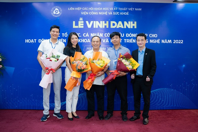 Viện Công nghệ và Sức khỏe vinh danh các tổ chức, cá nhân có nhiều đóng góp cho hoạt động nghiên cứu khoa học năm 2022