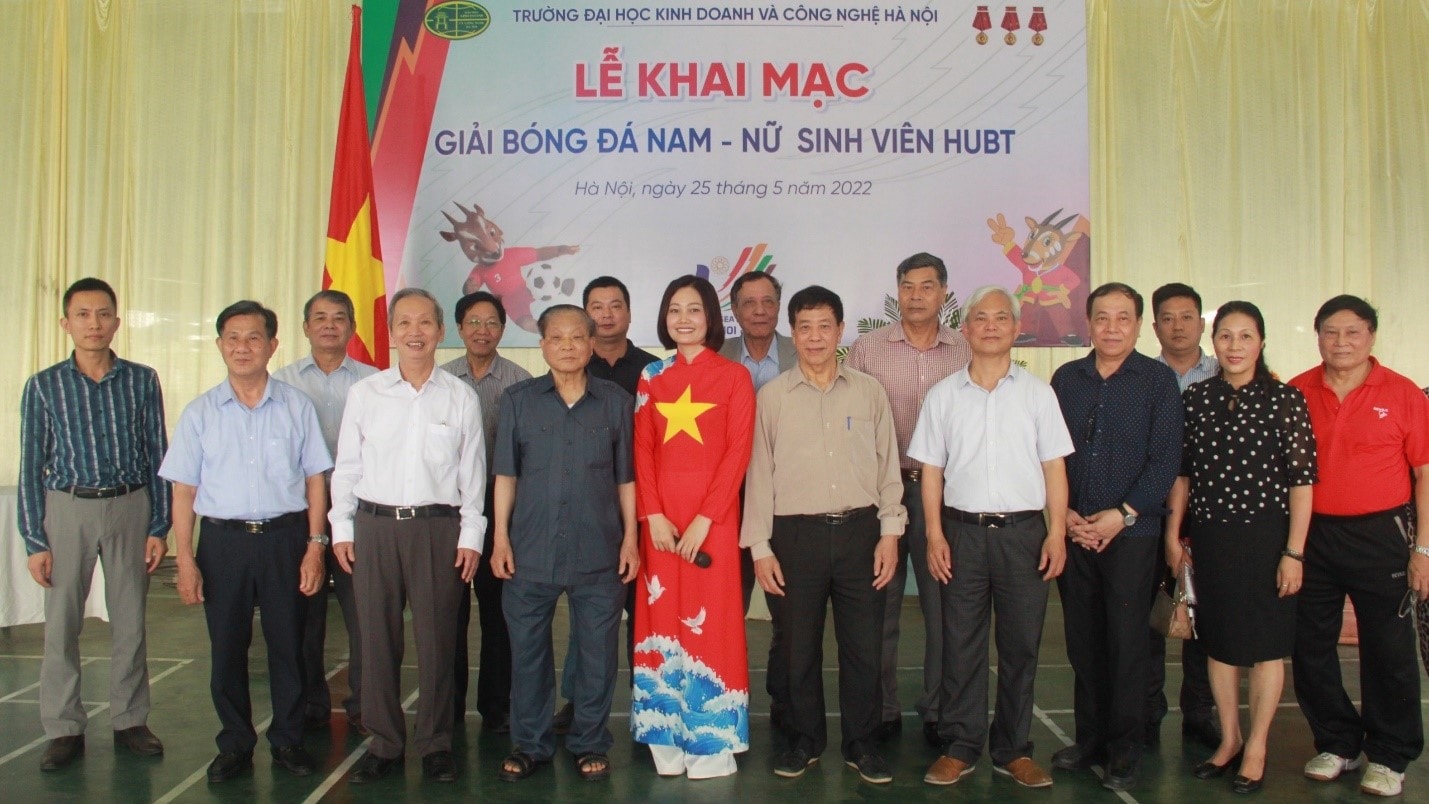 Khai mạc giải bóng đá nam - nữ sinh viên HUBT 2022