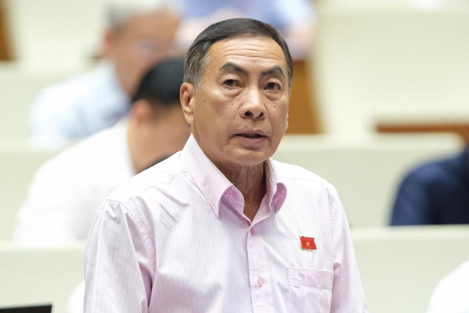 đại biểu Phạm Văn Hòa (Đoàn tỉnh Đồng Tháp) phát biểu tại Kỳ họp. Ảnh: Quochoi.vn