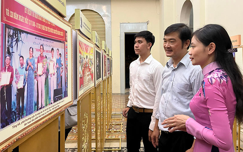 Triển lãm “Danh nhân văn hóa Nguyễn Đình Chiểu - Cuộc đời và sự nghiệp” tại Thành phố Hồ Chí Minh -0