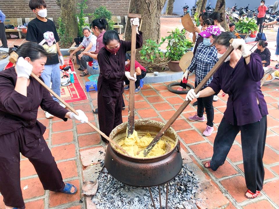 Theo thông lệ, mở đầu cho lễ hội chính là hội thi nấu chè kho của 3 làng: Chèm, Hoàng Xá và Hoàng Liên, nhằm tôn vinh truyền thống văn hóa, lưu giữ hình ảnh đẹp của lễ hội quê hương, giới thiệu nét Văn hóa ẩm thực của sản phẩm chè kho.