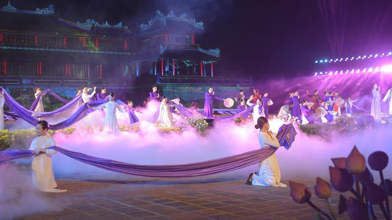 Festival Huế 2022 đồng thời tôn vinh một “Huế - Thành phố xanh” phát triển bền vững, thể hiện những ước vọng về Huế - Thành phố Festival của châu Á.