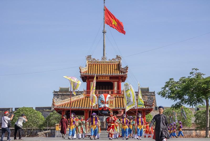 Việc giới thiệu mặt nạ, biểu diễn các trích đoạn tuồng là cách để giới thiệu đến du khách hiểu hơn về loại hình nghệ thuật này. Không có dịp quảng bá nào bằng dịp Festival Huế.