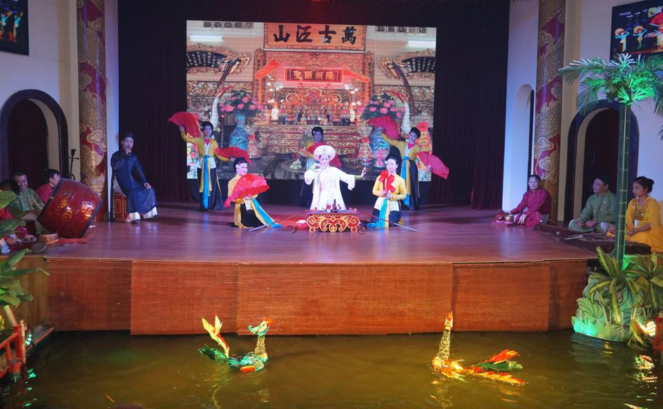 Biểu diễn hát chèo tại 15 Nguyễn Đình Chiểu, Hà Nội. Ảnh: Công Hùng