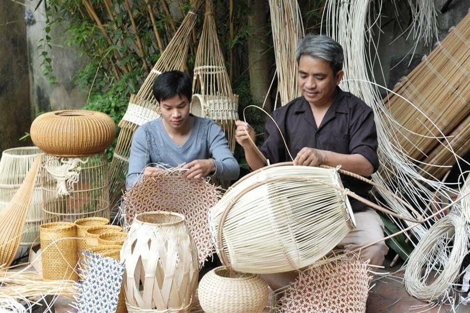 Nỗ lực làm giàu từ nghề truyền thống mây tre đan Phú Vinh