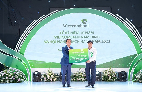 Vietcombank trao 5 tỷ đồng hỗ trợ kinh phí xây dựng trường Trung học cơ sở xã Nam Thanh, huyện Nam Trực, tỉnh Nam Định