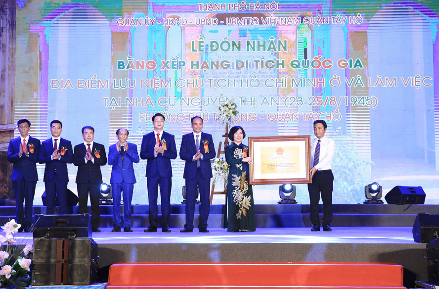 Di tích Bác Hồ phường Phú Thượng (quận Tây Hồ) đón nhận Bằng xếp hạng di tích quốc gia