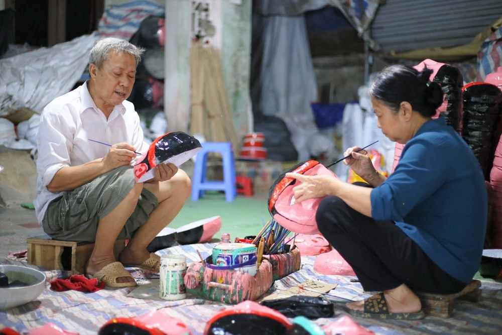 Làng nghề sản xuất đồ chơi Trung thu truyền thống tất bật sau 2 năm dịch Covid-19 - ảnh 6