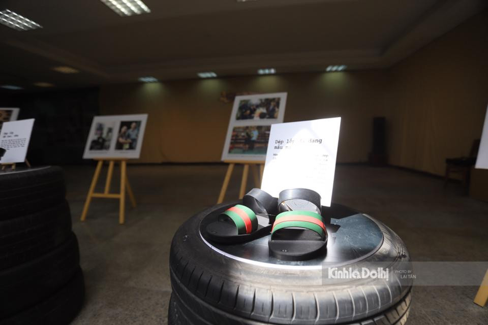 Chương trình bao gồm hai nội dung chính: Trình diễn nghệ thuật câu chuyện dép lốp “Huyền thoại bước chân” và trưng bày, triển lãm các mẫu dép từ cổ điển đến hiện đại.