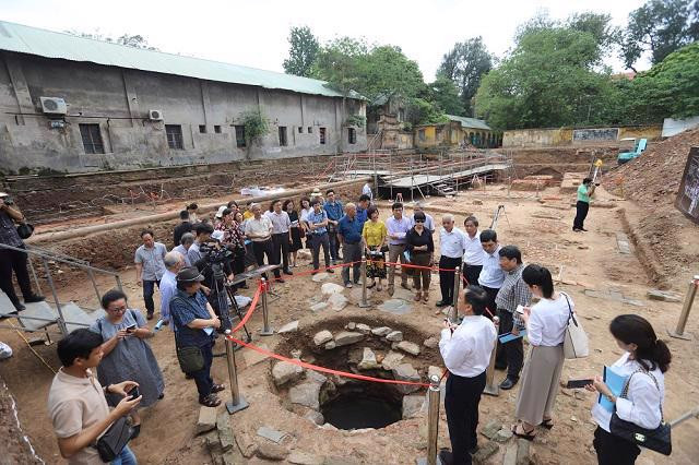 Khu vực khai quật tại di sản Hoàng thành Thăng Long. Ảnh: Lại Tấn.