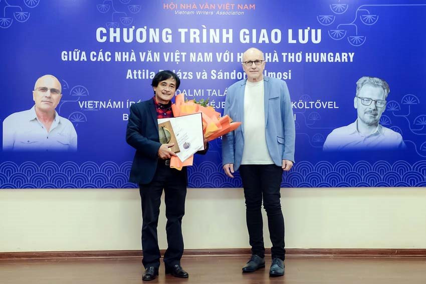 nha-tho-phan-hoang-nhan-giai-tai-tru-so-hoi-nha-van-viet-nam.jpg