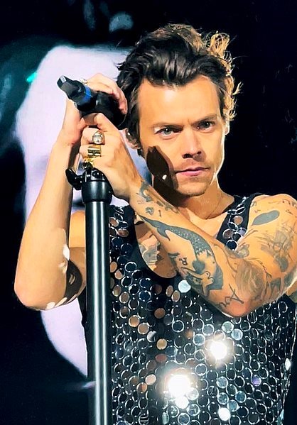 harry_styles_wembley_june_2022_-cropped-.jpg