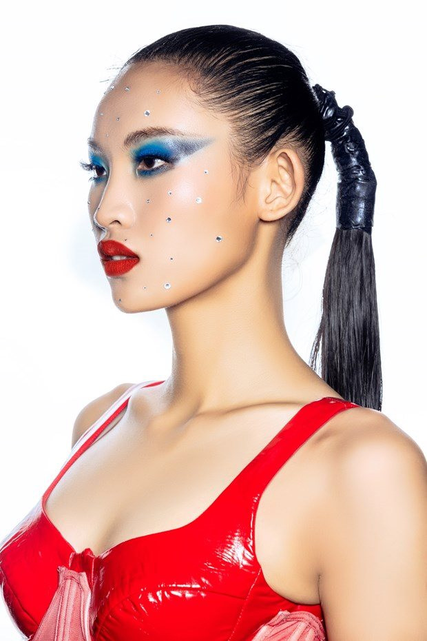 9_huynh_tu_anh__trong_layout_makeup__supermodel_90s_.jpg