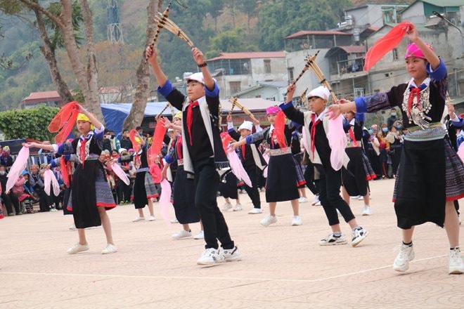 252558_mua-khen-mong.jpg