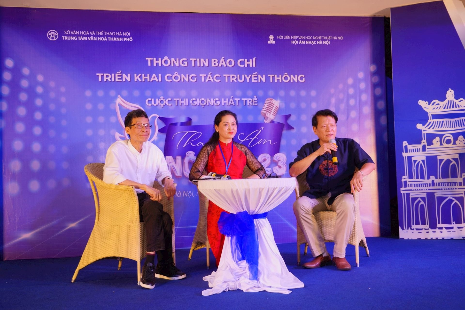 trao-doi-thong-tin.jpg