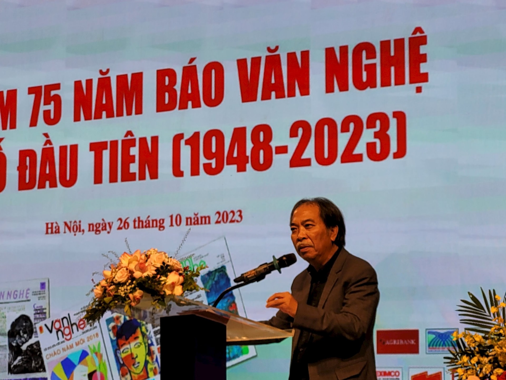 nha-van-nguyen-quang-thieu.jpg