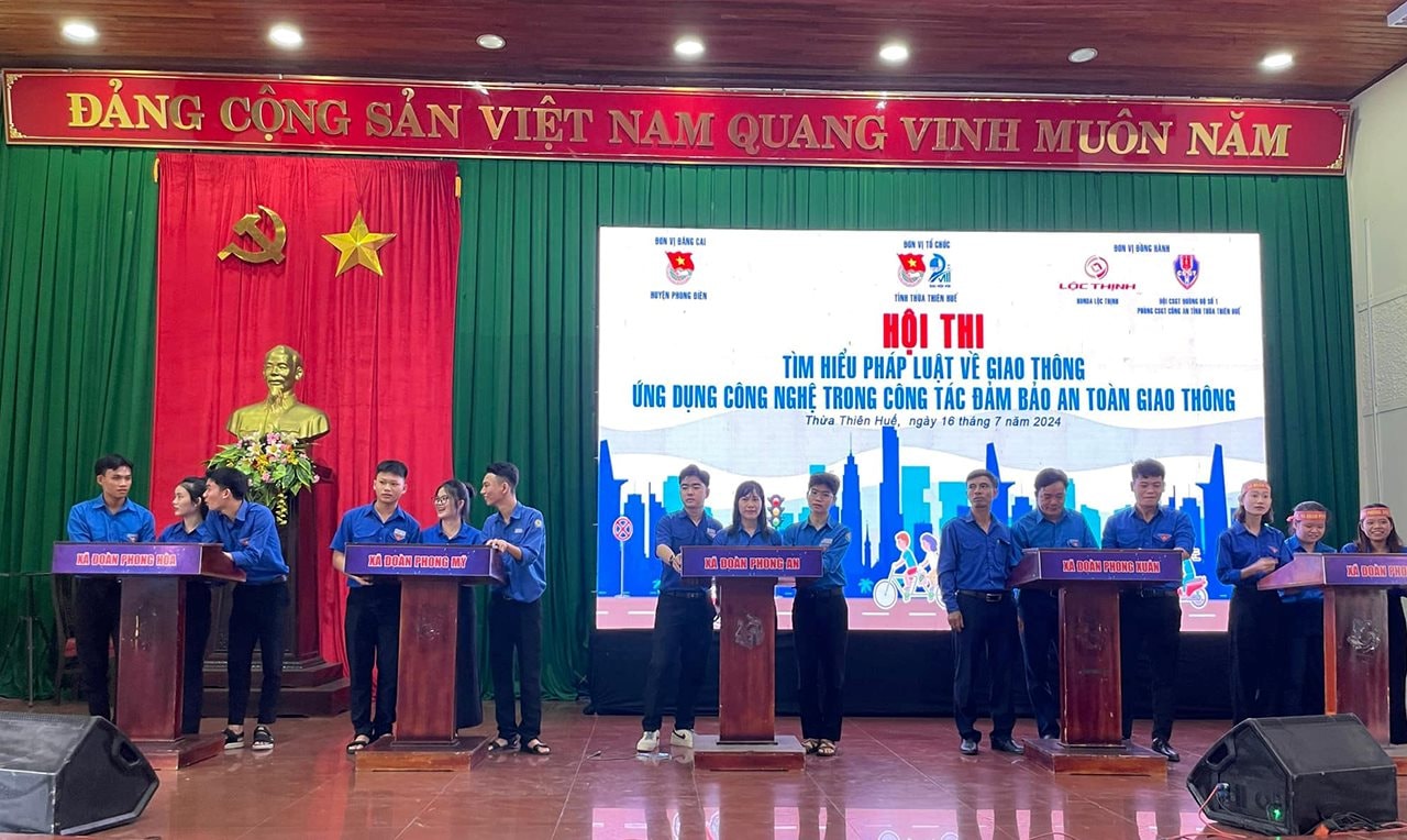 soi-dong-ngay-hoi-thanh-nien-voi-van-hoa-giao-thong-nam-2024-ntc0ohxuvfreva2.jpg