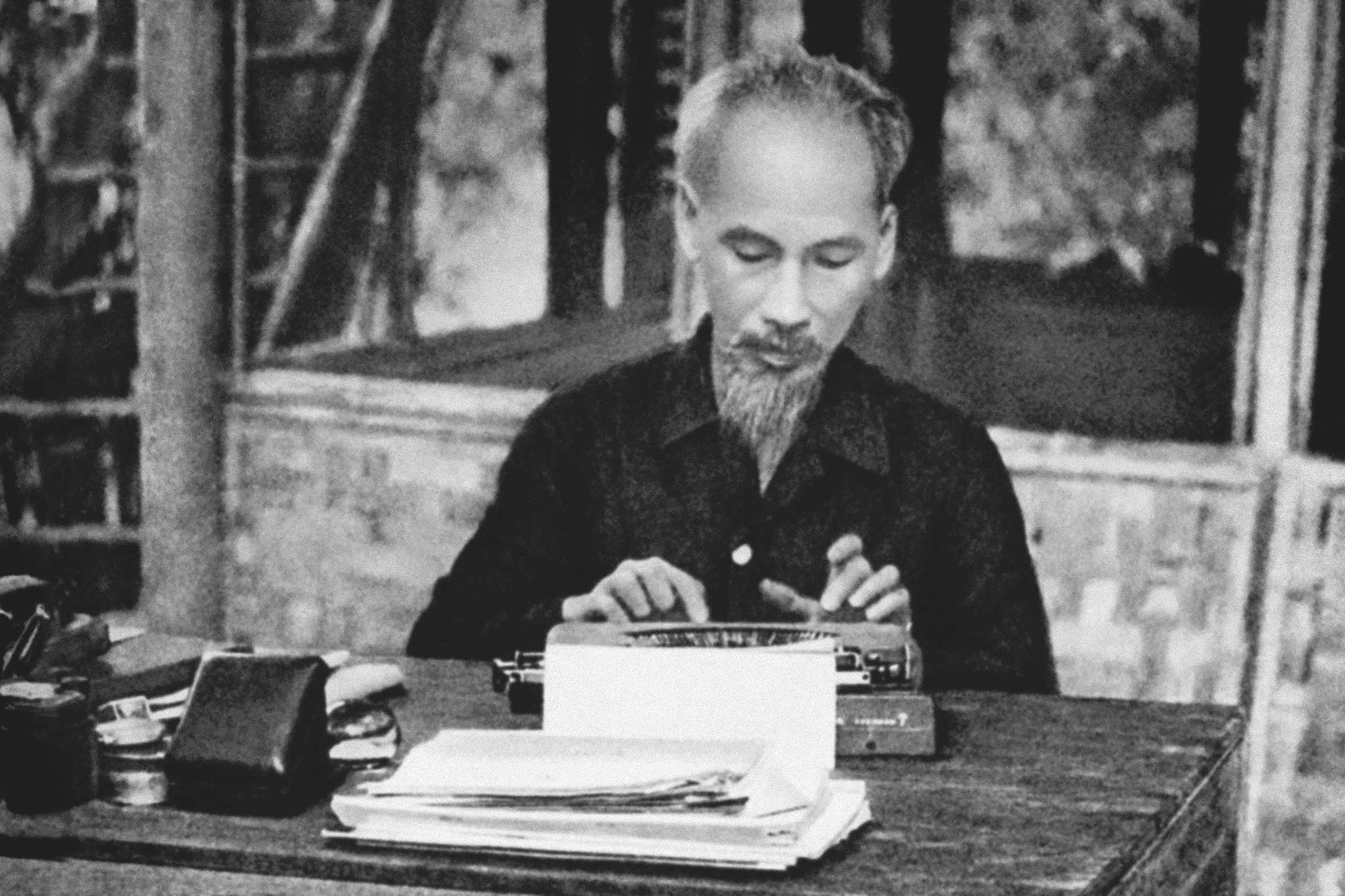 tu-lieu-ng-ho-chi-minh.jpg