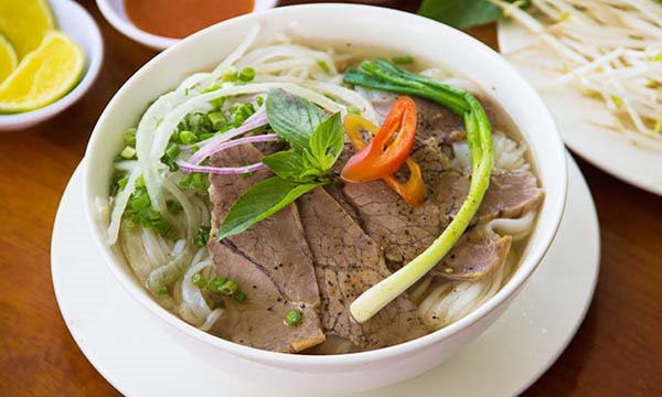 nau-pho-ngon-bang-noi-nau-pho.jpg