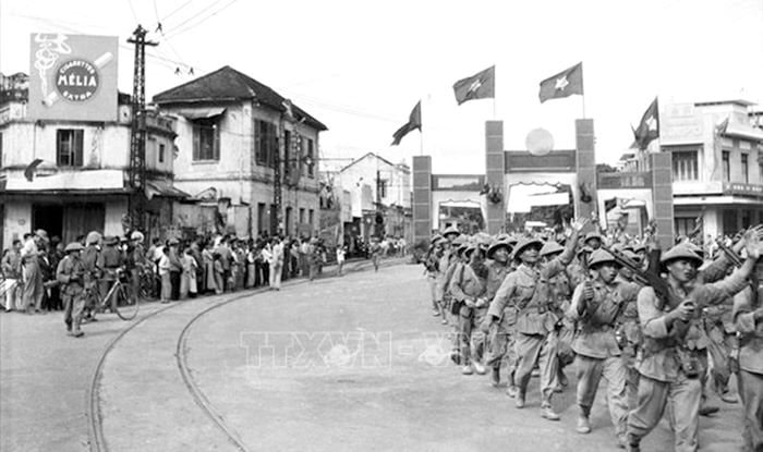 canh-bo-binh-cua-trung-doan-thu-do-dai-doan-308-tien-vao-khu-vuc-cua-nam-sang-10-10-1954.jpg