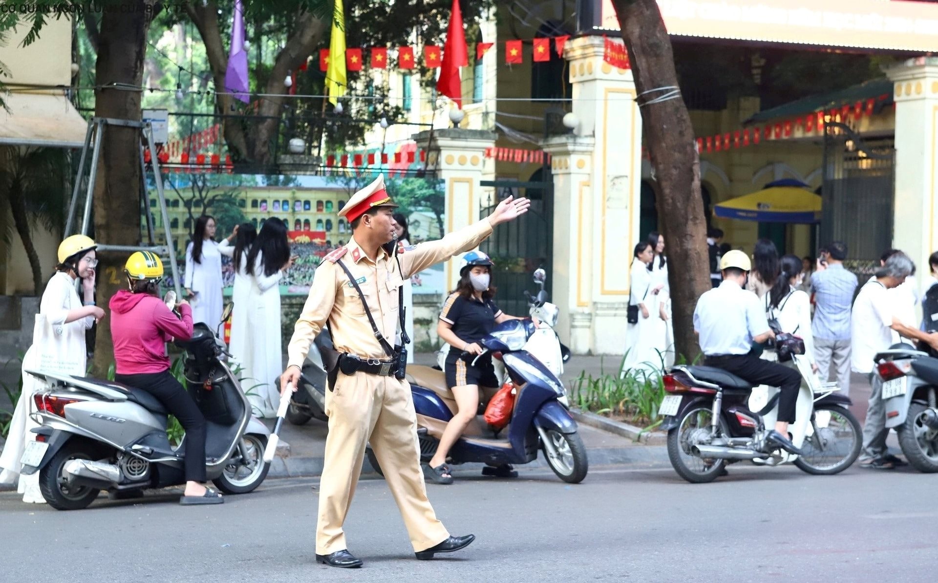 giao-thong-hanoi.jpg