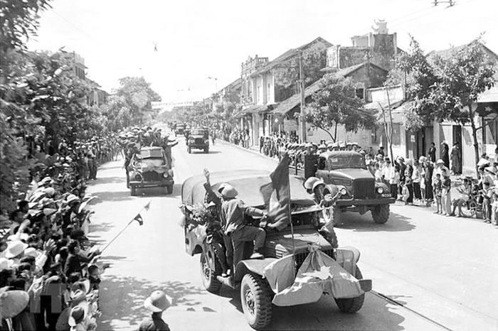 cac-don-vi-co-gioi-cua-dai-doan-308-tien-vao-thu-do-tren-duong-kim-ma-sang-10-10-1954.jpg