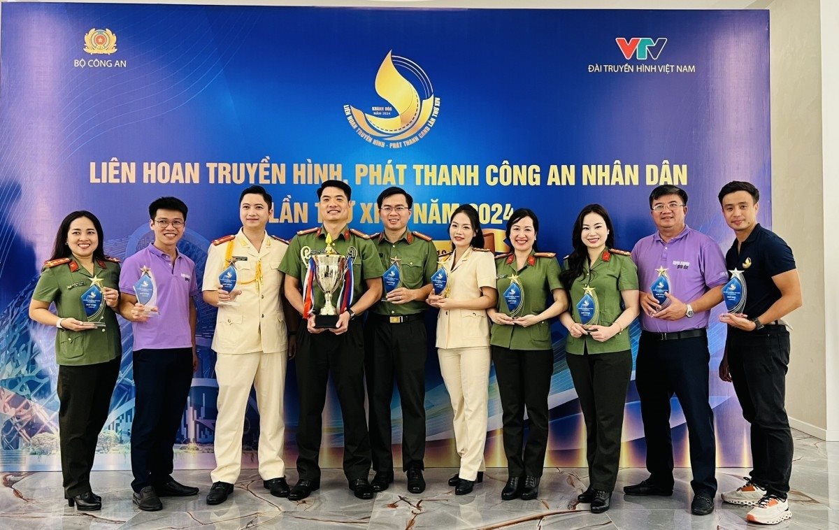 cong-an-ha-noi-gianh-cup-vang-lien-hoan-truyen-hinh-phat-thanh-cong-an-nhan-dan-20241024001856.jpg